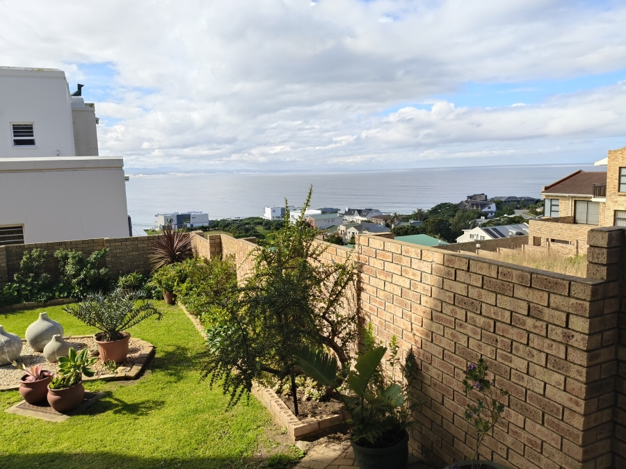 4 Bedroom Property for Sale in Wavecrest Eastern Cape